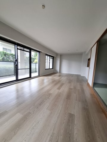 ロイヤル苦楽園の居間・リビング