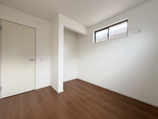 伏見区日野岡西町の洋室