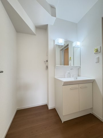 伏見区日野岡西町の独立洗面台