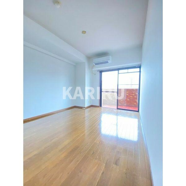 ロイヤルコート生江の洋室