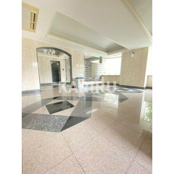 ロイヤルコート生江のエントランス