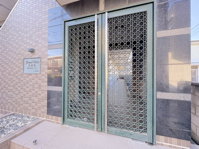 グランビスタ伍番館のエントランス