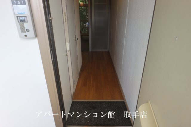 レオパレスAOKIの玄関