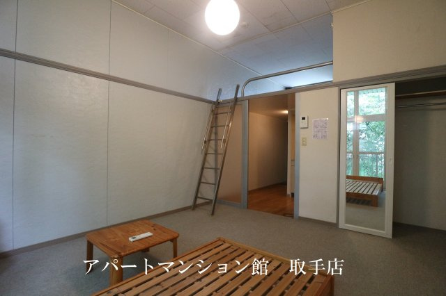 レオパレスAOKIの居間・リビング