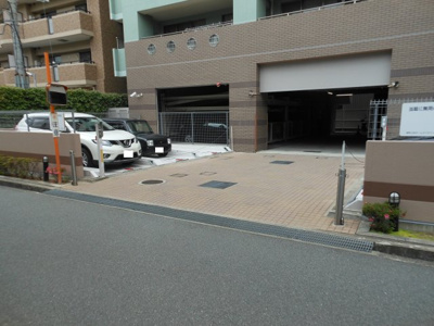 【駐車場】 | 藤和江坂ホームズベネフィール | 駐車場出入口
