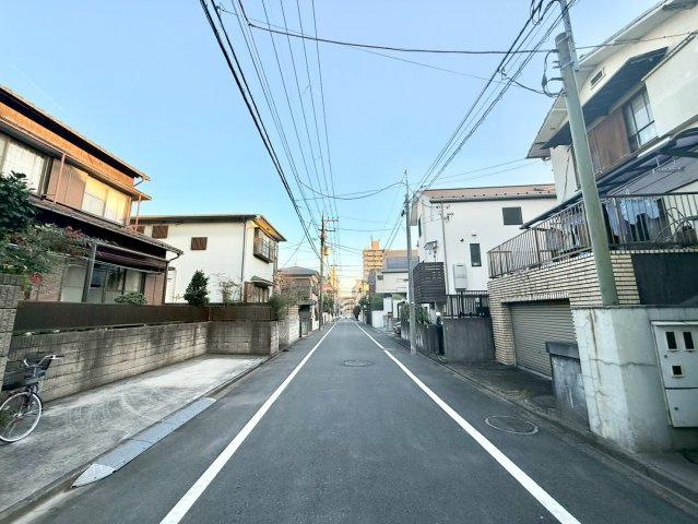 世田谷区瀬田4丁目　新築戸建の前面道路含む現地写真|2025.11.20撮影

現地ご見学希望・資料請求などお気軽にお問い合わせ下さい！
03-5990-5201