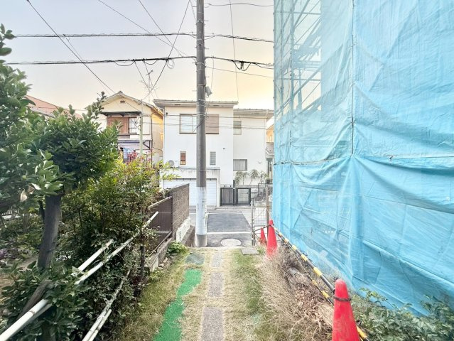 世田谷区瀬田4丁目　新築戸建の前面道路含む現地写真|2025.11.20撮影

現地ご見学希望・資料請求などお気軽にお問い合わせ下さい！
03-5990-5201