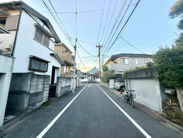 世田谷区瀬田4丁目　新築戸建の前面道路含む現地写真|2025.11.20撮影

現地ご見学希望・資料請求などお気軽にお問い合わせ下さい！
03-5990-5201