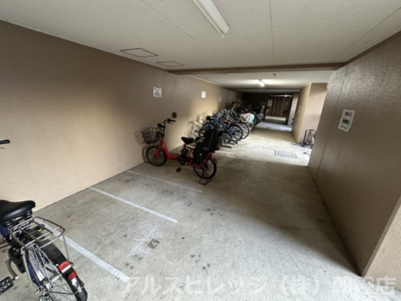 ライオンズプラザ朝霞の駐車場