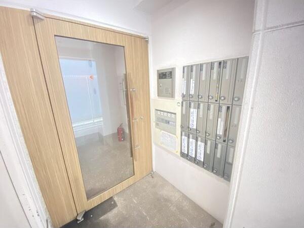 フローラル尾頭橋のエントランス