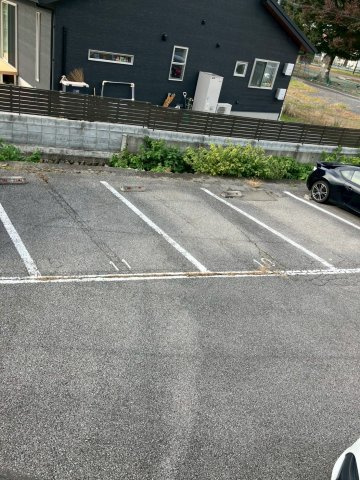 桐生市天神町３丁目のアパートの駐車場