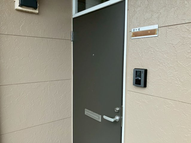 桐生市天神町３丁目のアパートの玄関