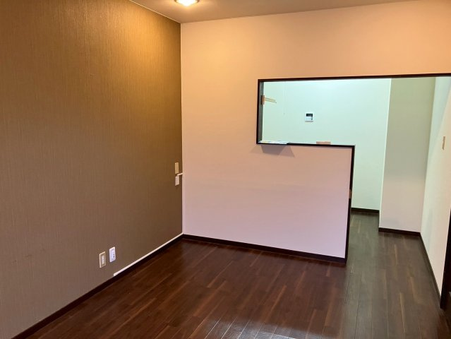 桐生市天神町３丁目のアパートの居間・リビング