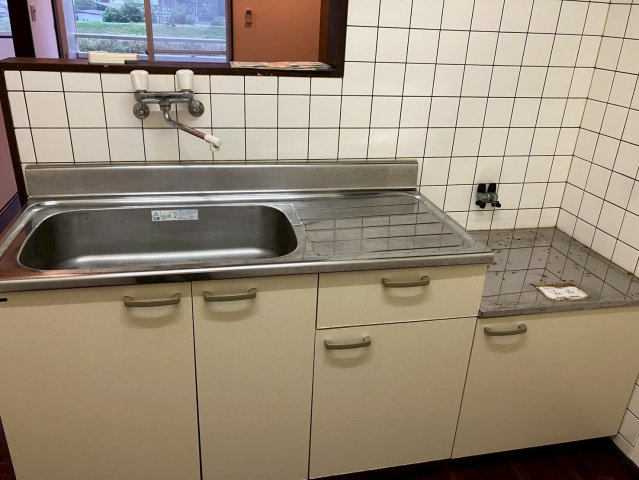 桐生市天神町３丁目のアパートのキッチン