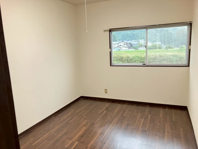 桐生市天神町３丁目のアパートの洋室