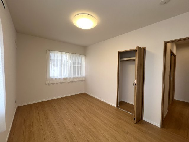 港南の風は俺のもの！【港南区上永谷3丁目】リフォーム中古戸建の洋室|洋室です