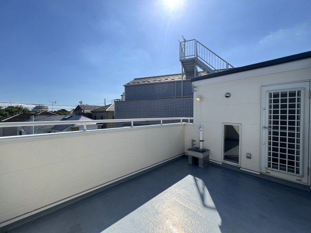 港南の風は俺のもの！【港南区上永谷3丁目】リフォーム中古戸建のバルコニー|広々としたバルコニーです