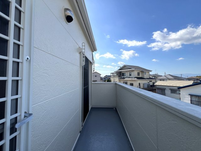 港南の風は俺のもの！【港南区上永谷3丁目】リフォーム中古戸建のバルコニー|バルコニー付きです
