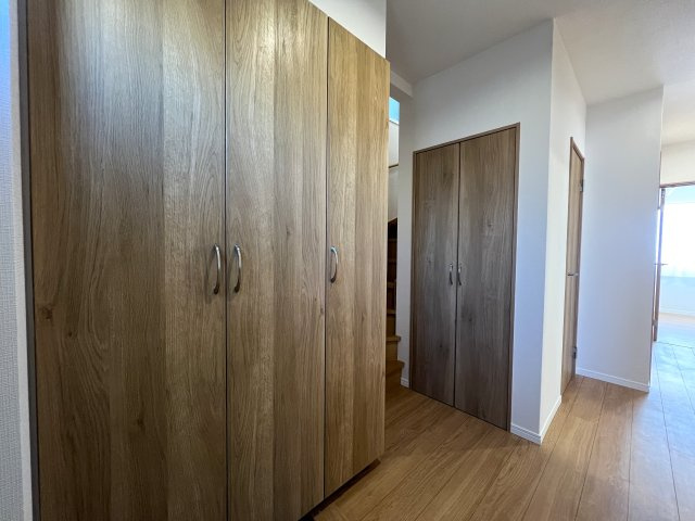 港南の風は俺のもの！【港南区上永谷3丁目】リフォーム中古戸建の玄関|収納もある玄関です