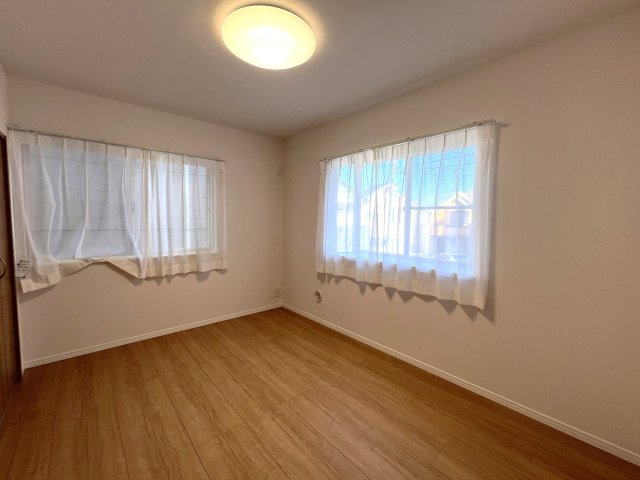 港南の風は俺のもの！【港南区上永谷3丁目】リフォーム中古戸建の洋室|ゆったりした洋室です