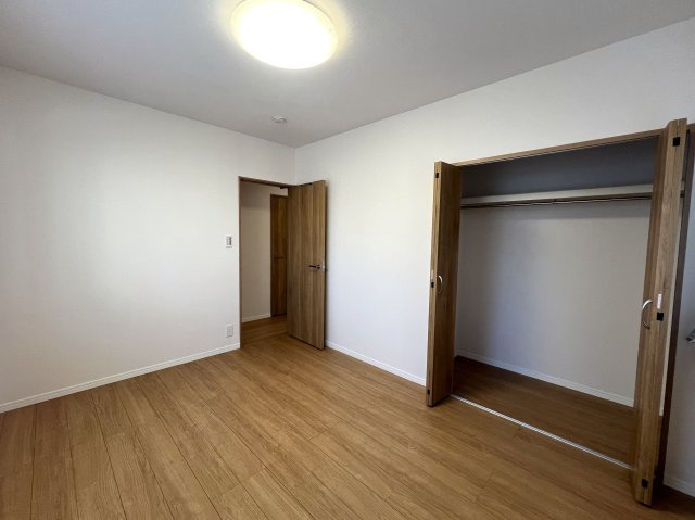 港南の風は俺のもの！【港南区上永谷3丁目】リフォーム中古戸建の洋室|ゆったりした洋室です