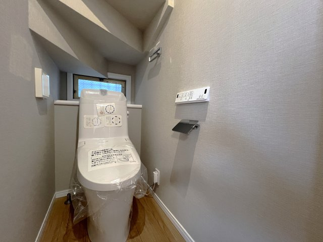 港南の風は俺のもの！【港南区上永谷3丁目】リフォーム中古戸建のトイレ|シンプルで使いやすいトイレです