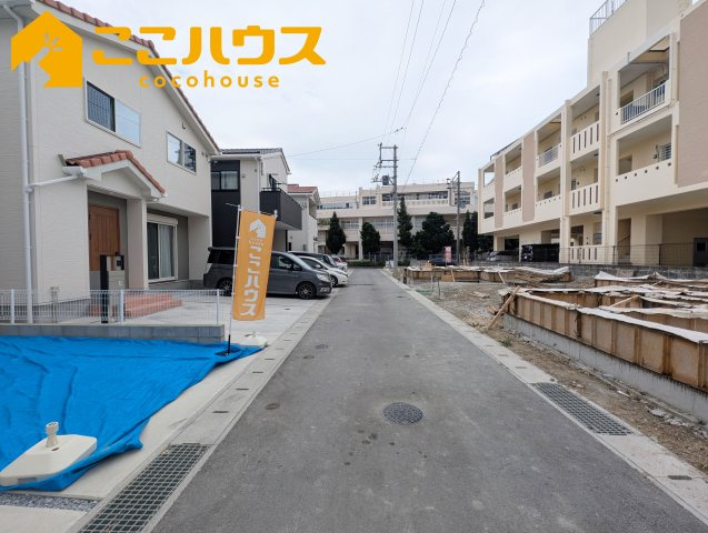 那覇市仲井真　いろどりアイタウン　新築戸建て　全8区画　4号棟の前面道路含む現地写真