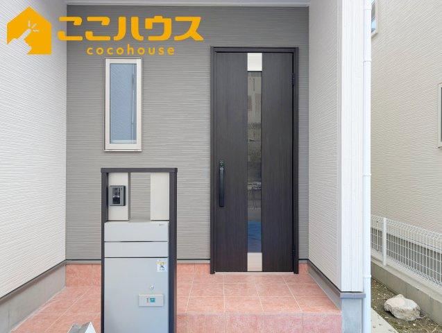 那覇市仲井真　いろどりアイタウン　新築戸建て　全8区画　4号棟の玄関