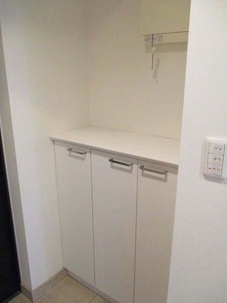 レジディア久屋大通の玄関