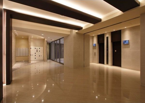 スプランディッド新大阪IIIのロビー