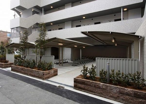 スプランディッド新大阪IIIのエントランス