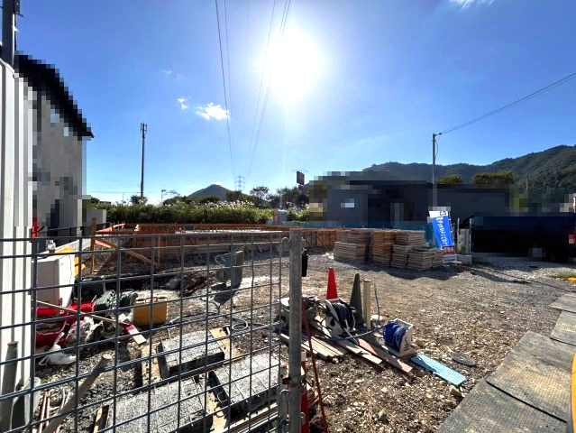 西脇市小坂町　新築平屋の駐車場