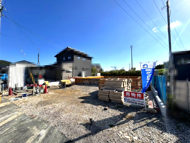 西脇市小坂町　新築平屋の前面道路含む現地写真