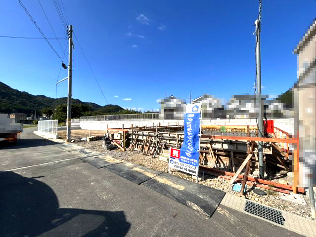 西脇市小坂町　第4-1号棟の前面道路含む現地写真