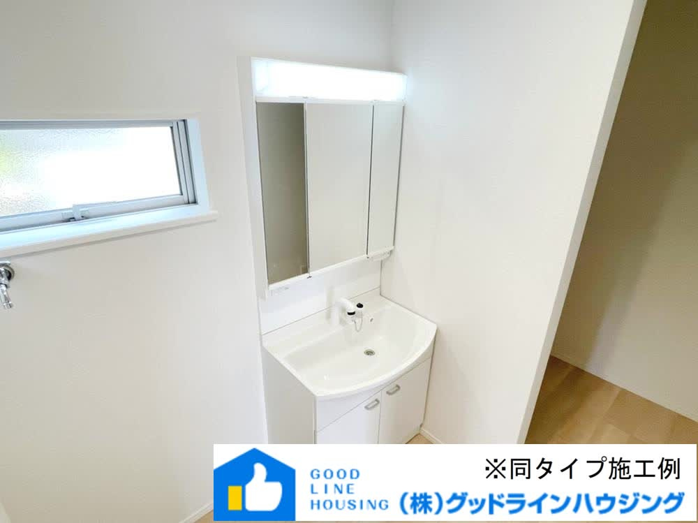 西脇市小坂町　第4-1号棟の独立洗面台