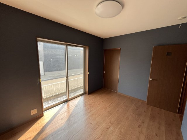 宮崎県串間市上町地区　二世帯住宅の洋室|6帖の洋室です