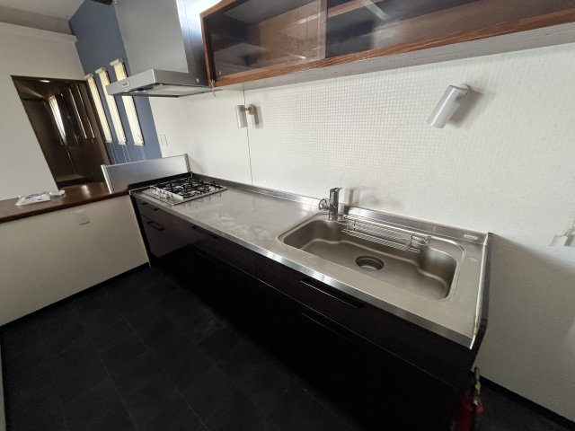 宮崎県串間市上町地区　二世帯住宅のキッチン|ダイニングキッチンはプロパンガスを使用しています