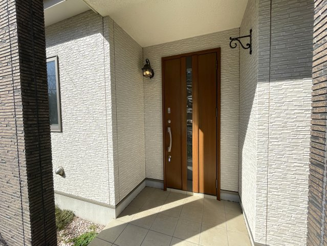 やわらかな風が吹くこの白山～♪【緑区白山４丁目】リフォーム中古戸建～の玄関|きれいな玄関です