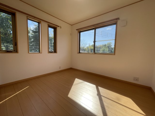 やわらかな風が吹くこの白山～♪【緑区白山４丁目】リフォーム中古戸建～の洋室|きれいな洋室です