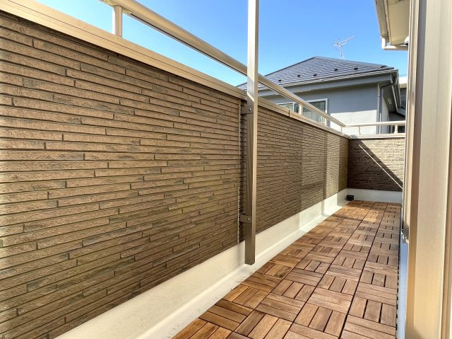 やわらかな風が吹くこの白山～♪【緑区白山４丁目】リフォーム中古戸建～のバルコニー|開放的で明るい空間を演出してくれるバルコニーです