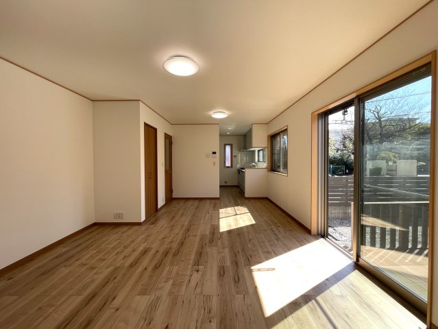 やわらかな風が吹くこの白山～♪【緑区白山４丁目】リフォーム中古戸建～の居間・リビング|ゆったり過ごせるリビングです