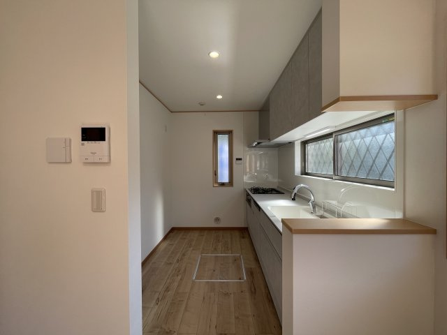 やわらかな風が吹くこの白山～♪【緑区白山４丁目】リフォーム中古戸建～の玄関|落ち着いた玄関です