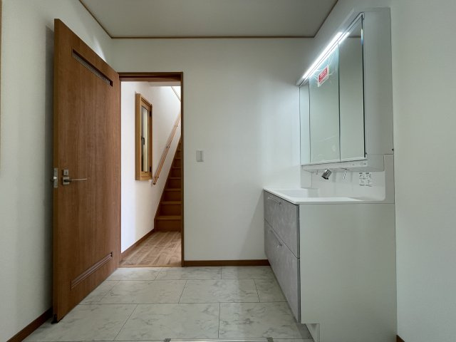 やわらかな風が吹くこの白山～♪【緑区白山４丁目】リフォーム中古戸建～の脱衣所