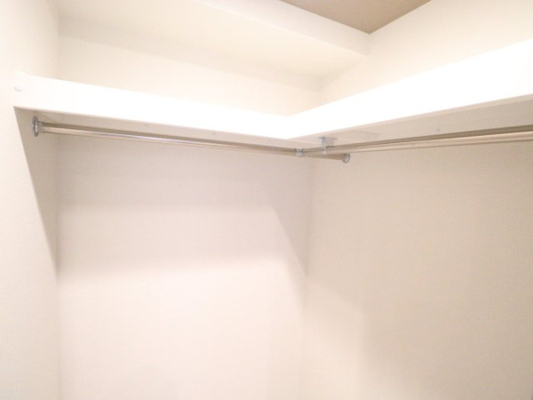 【収納】 | 【WIC】約6.0帖の洋室は幅の広い大型WIC併設！