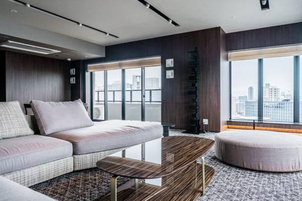 【ロビー】 | 【ビューラウンジ】天神祭の際には、船渡御のあかりや、奉納花火も観覧可能です！