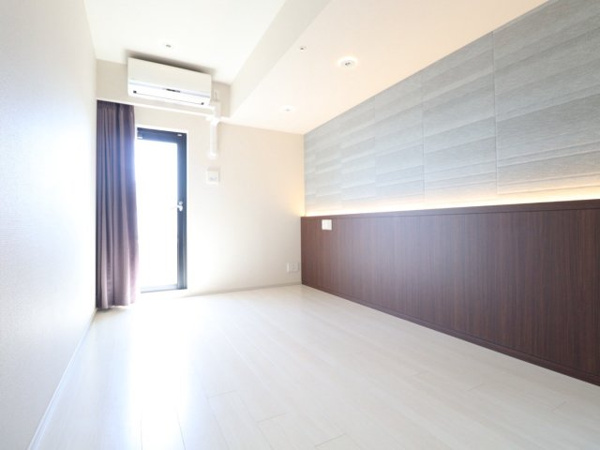 【洋室】 | 【洋室（7.0帖）】南向きの洋室！壁面はエコカラットと間接照明を増設済み！