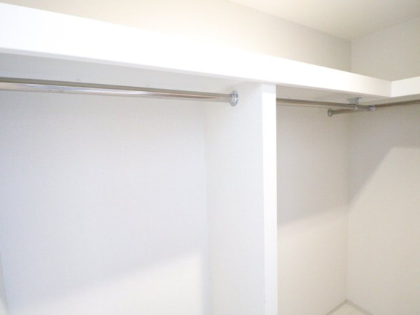 【収納】 | 【WIC】約7.0帖の洋室は縦長の大型WIC併設！