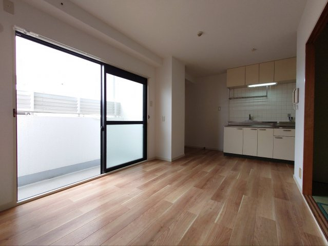 ヴィラ狭山の居間・リビング