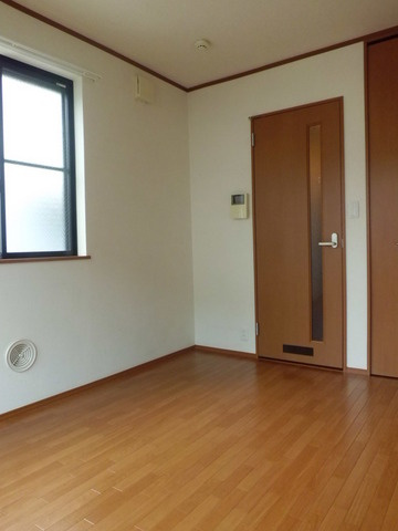 サニーサイド希望が丘の居間・リビング|南西角部屋２面採光のお部屋