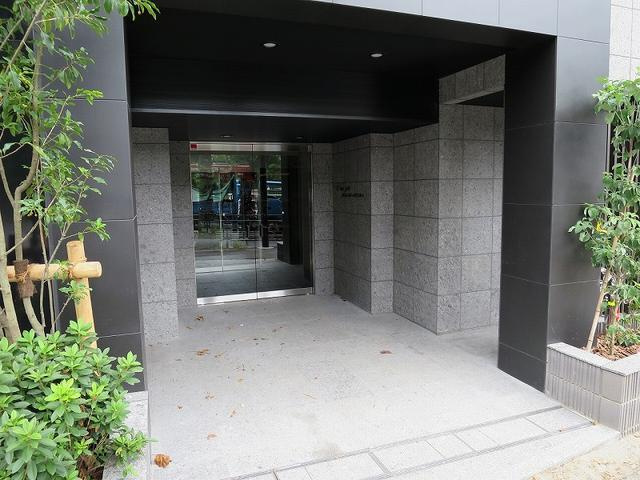 ＭＡＬＵＬＡＮＩ　南青山のエントランス|毎日通るエントランスはこのようになっています